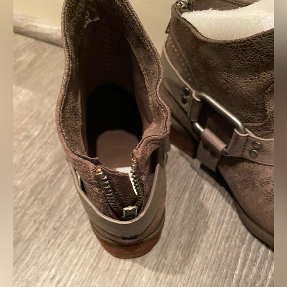 NEW NOT RATED FINCH BOHO RODEO DISTRESSED SLOUCHY HARNESS ANKLE BOOTIE IN TAUPE - Picture 7 of 9